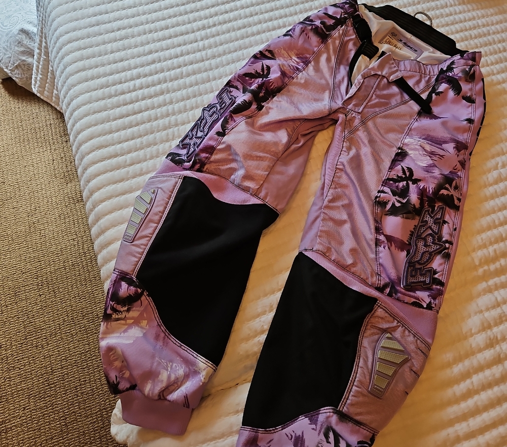 Fox Black and White Activewear